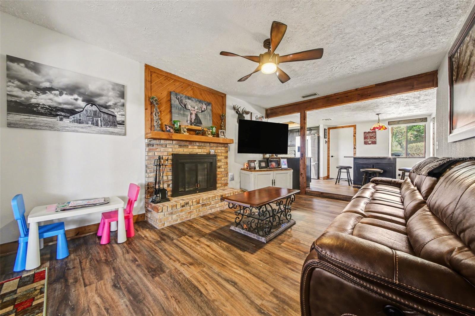 Image 4 of 37 For 916 Cleveland Street