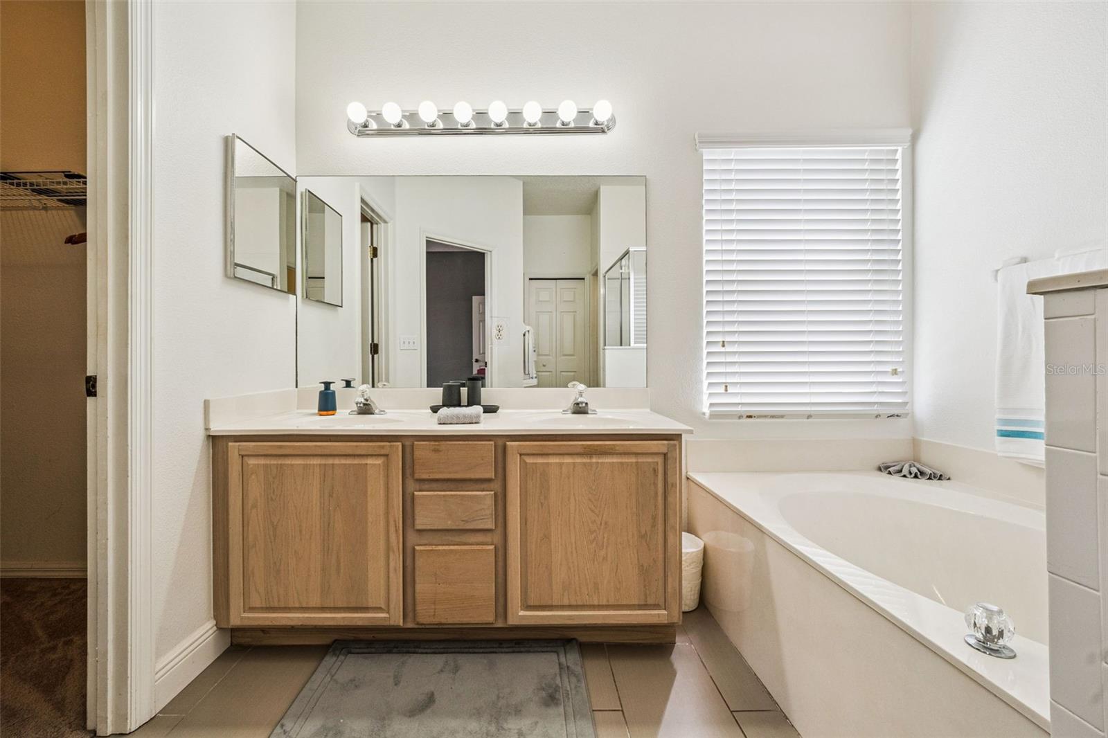 Image 26 of 51 For 563 Bailey Circle