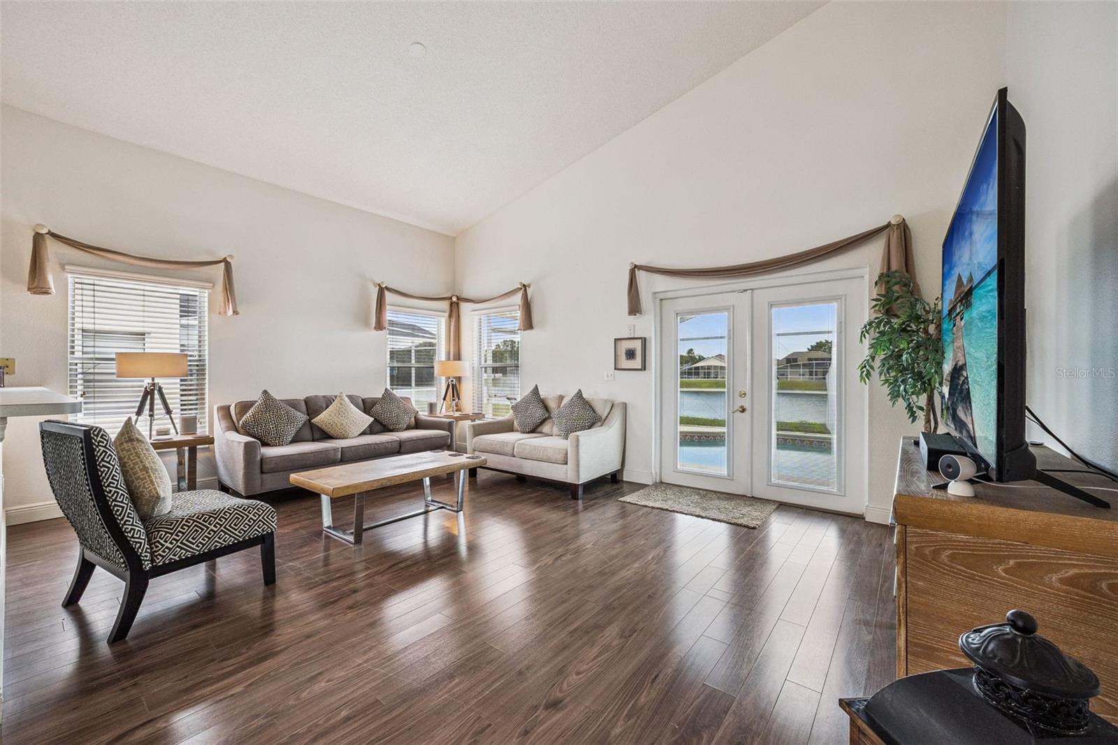 Image 6 of 51 For 563 Bailey Circle