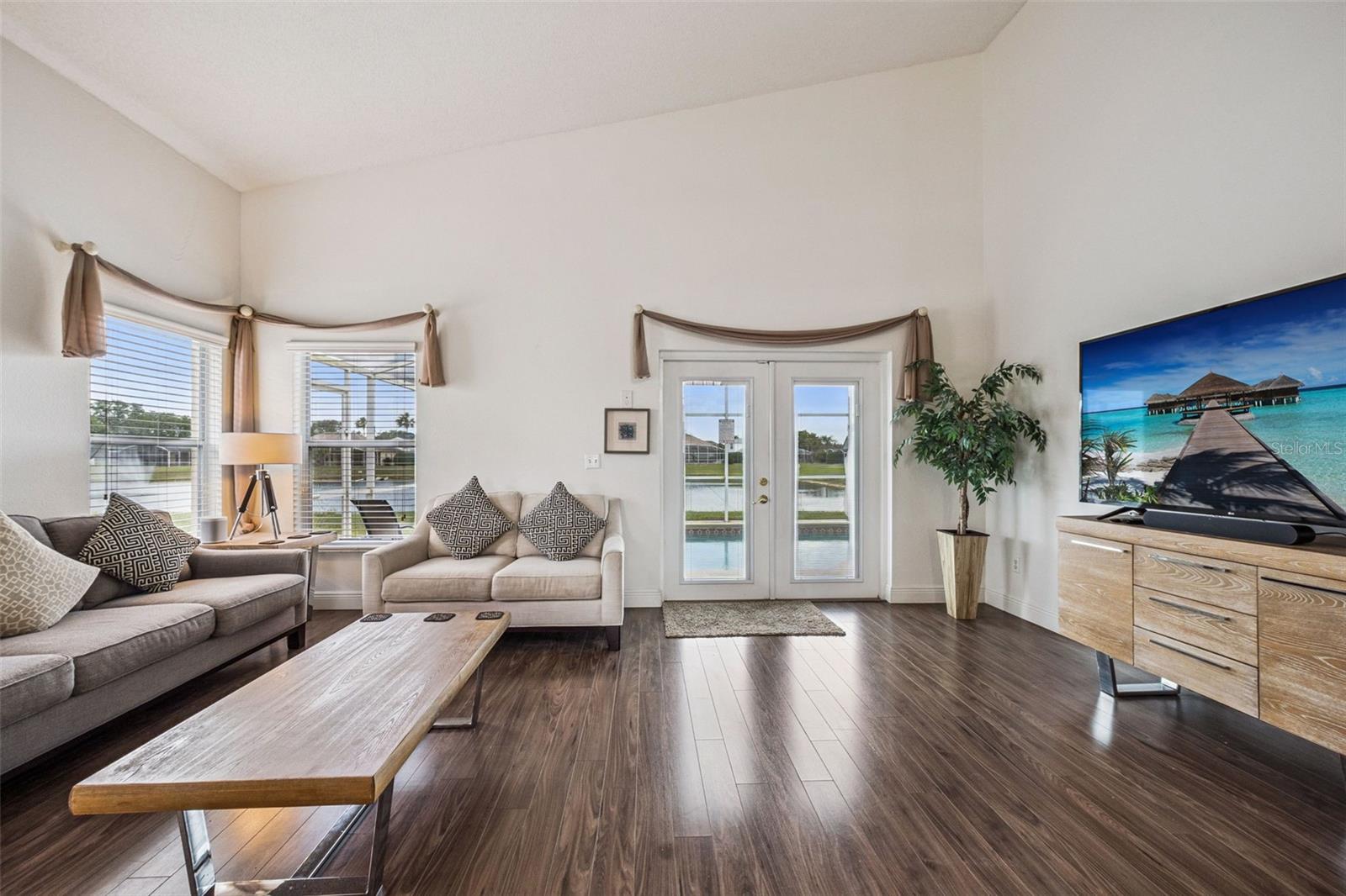 Image 7 of 51 For 563 Bailey Circle