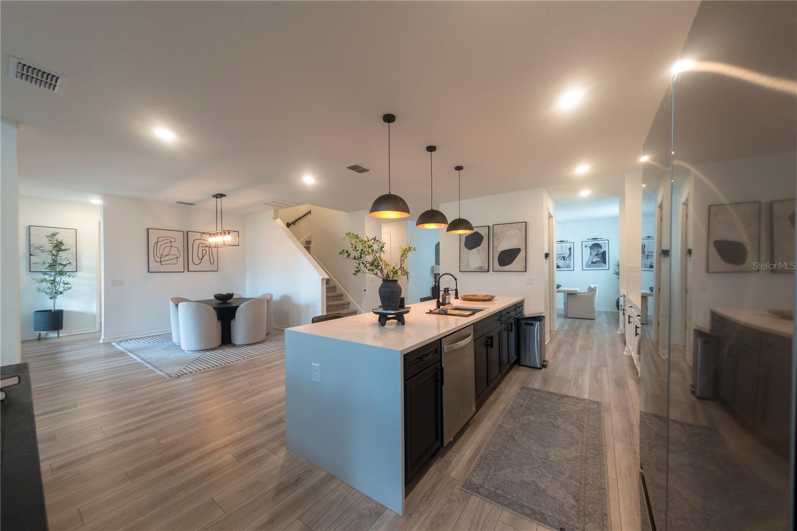 Image 29 of 72 For 671 Split Hoof Drive