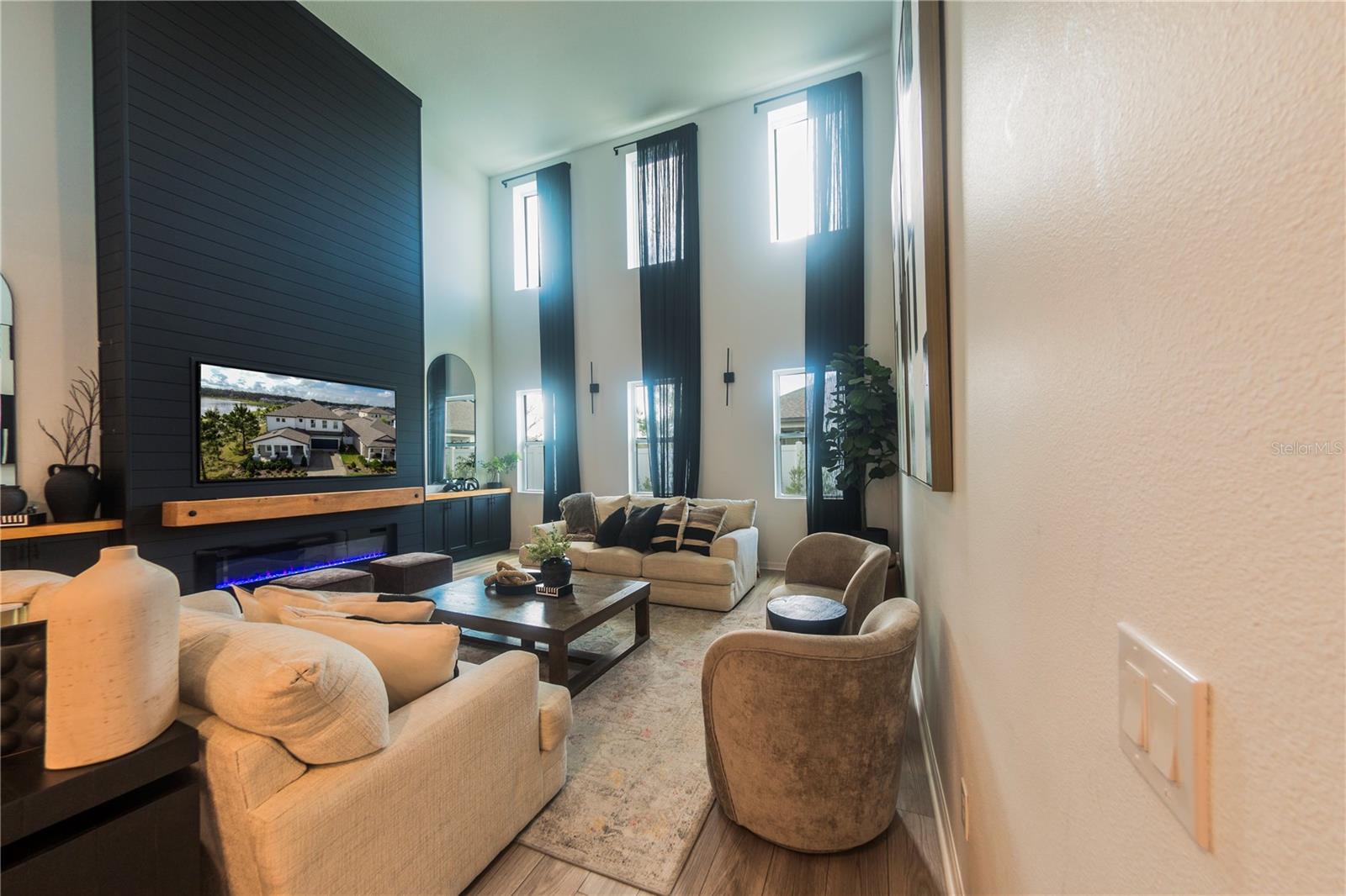 Image 36 of 72 For 671 Split Hoof Drive