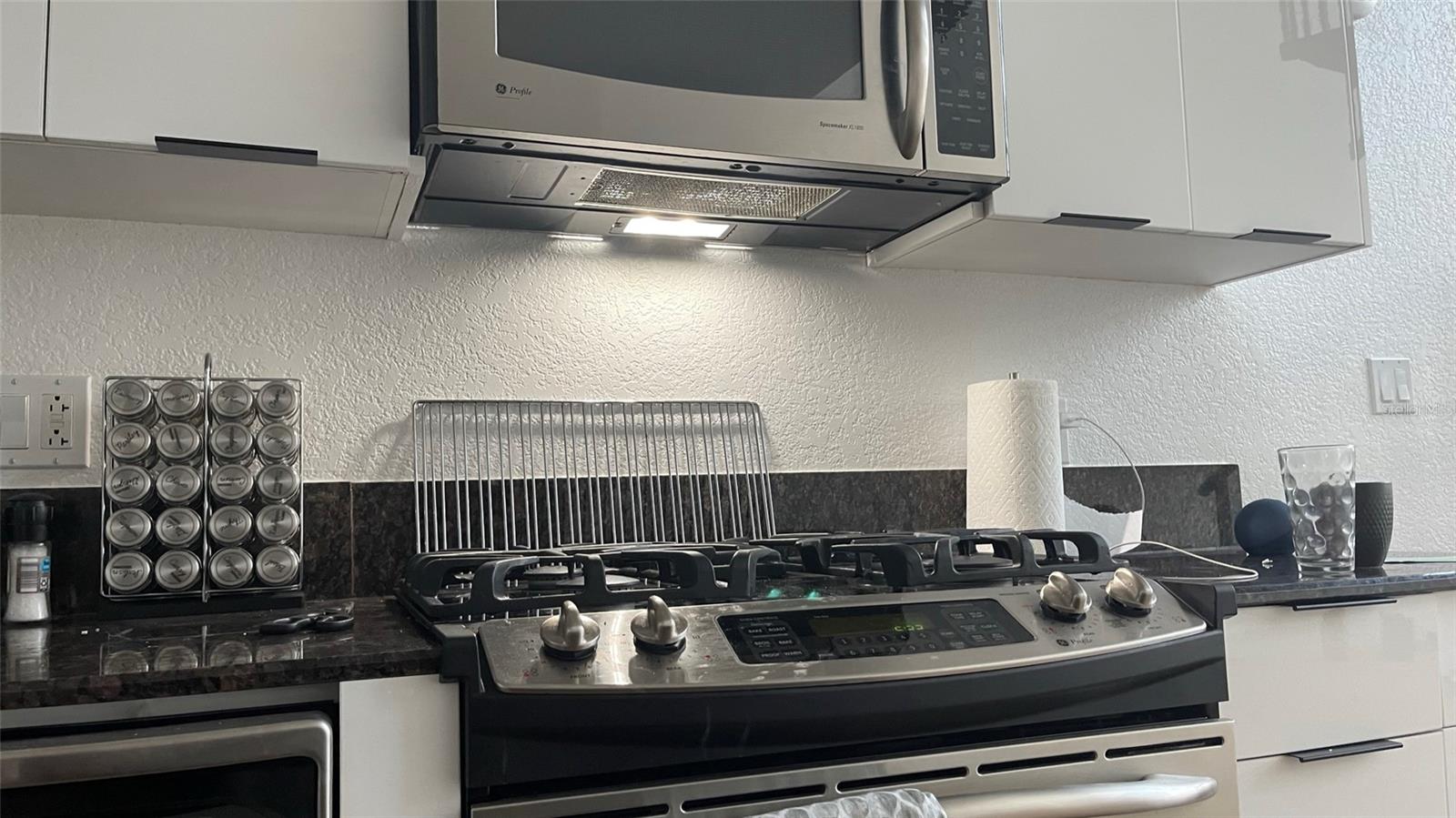 Image 12 of 46 For 150 Robinson Street 1423