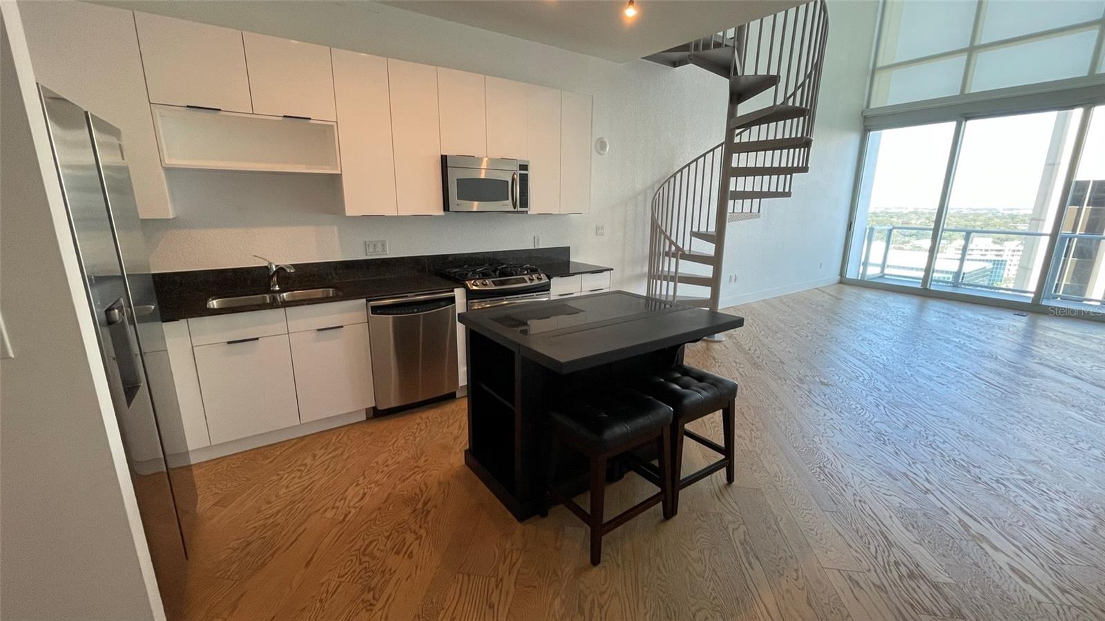 Image 13 of 46 For 150 Robinson Street 1423