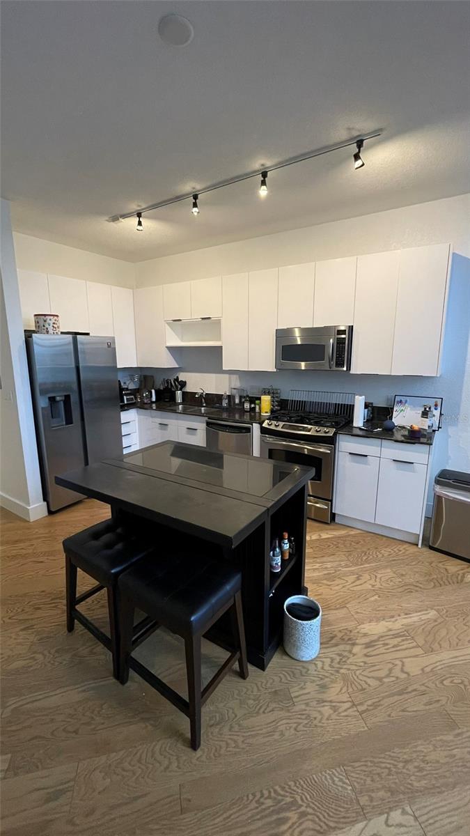 Image 17 of 46 For 150 Robinson Street 1423