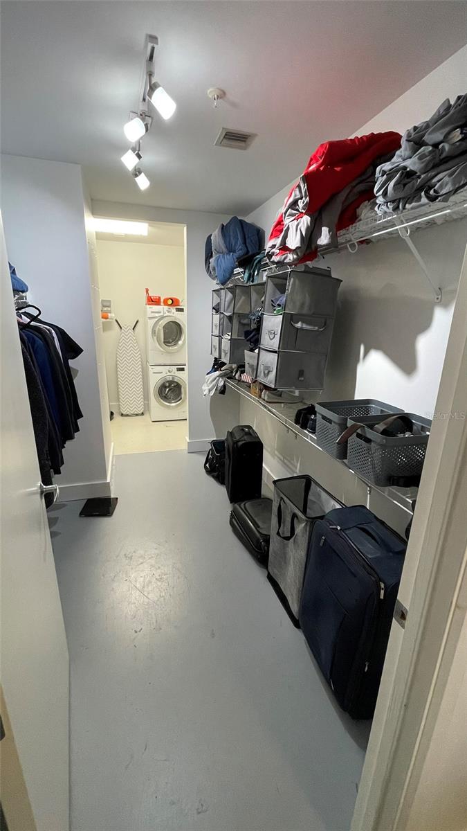 Image 24 of 46 For 150 Robinson Street 1423