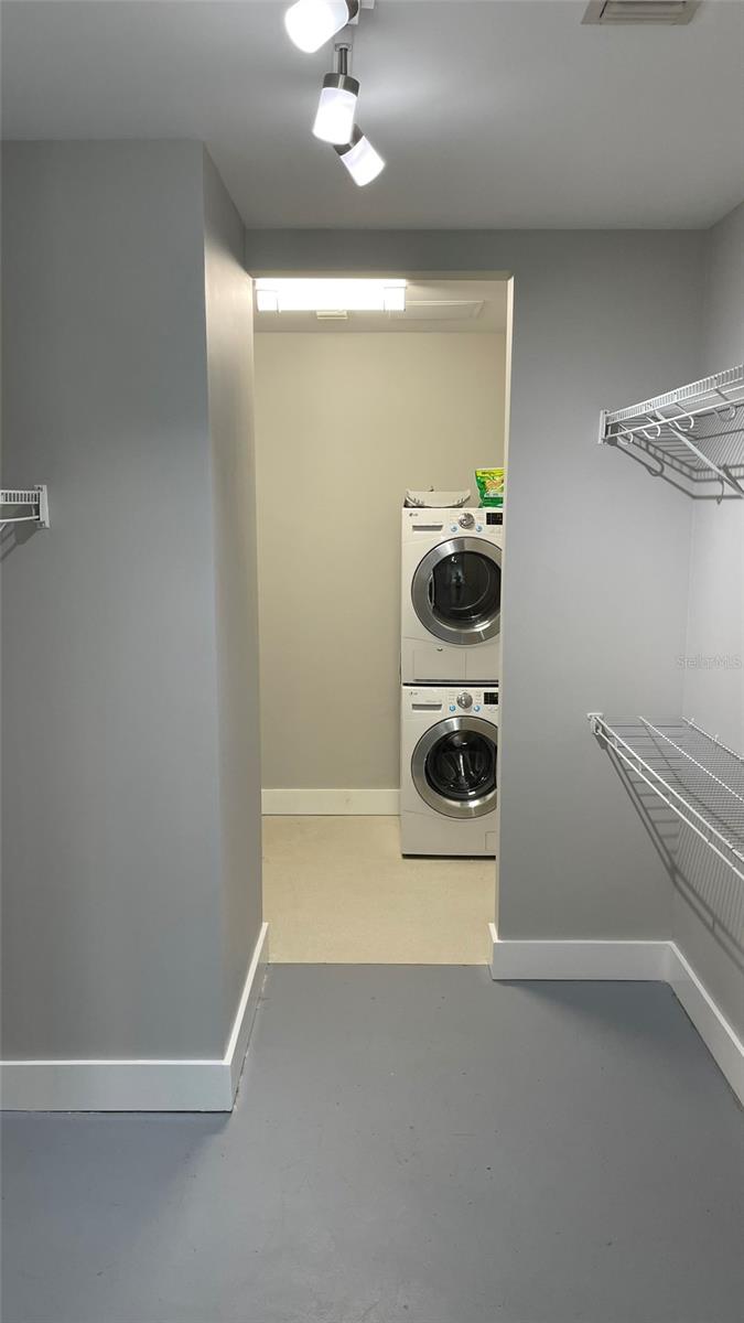 Image 26 of 46 For 150 Robinson Street 1423