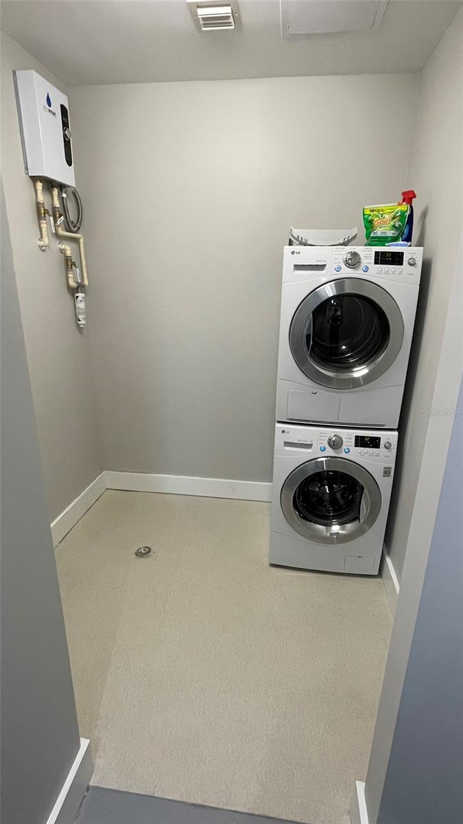 Image 27 of 46 For 150 Robinson Street 1423