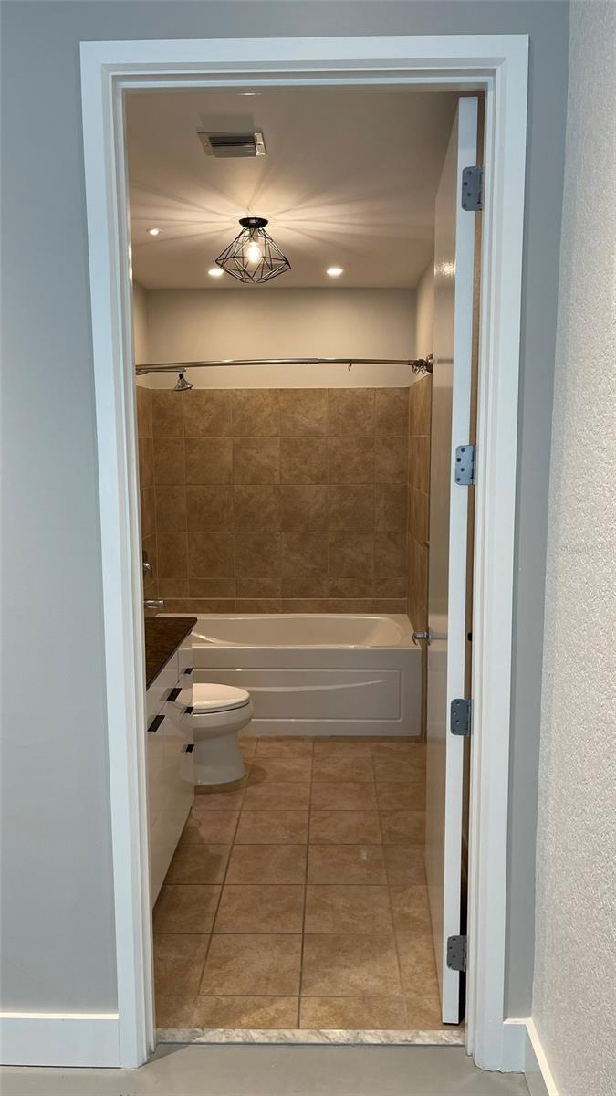 Image 30 of 46 For 150 Robinson Street 1423