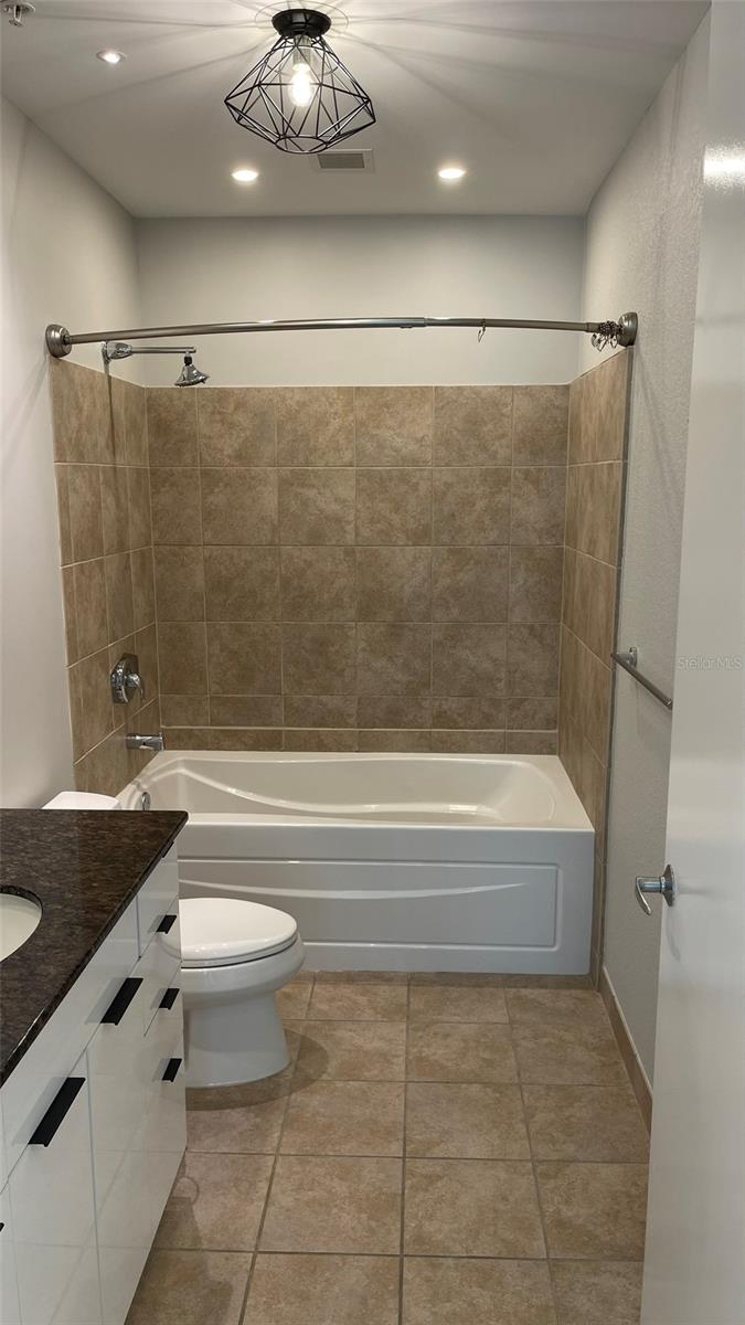 Image 31 of 46 For 150 Robinson Street 1423