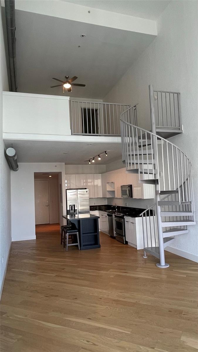 Image 33 of 46 For 150 Robinson Street 1423