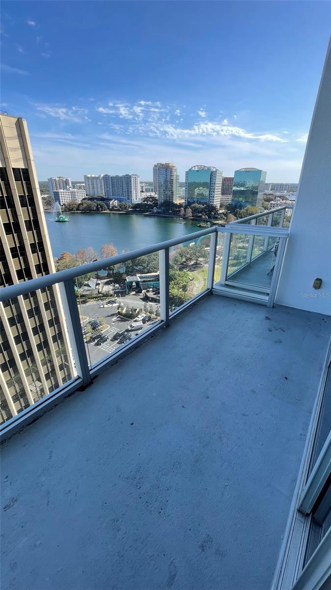 Image 36 of 46 For 150 Robinson Street 1423