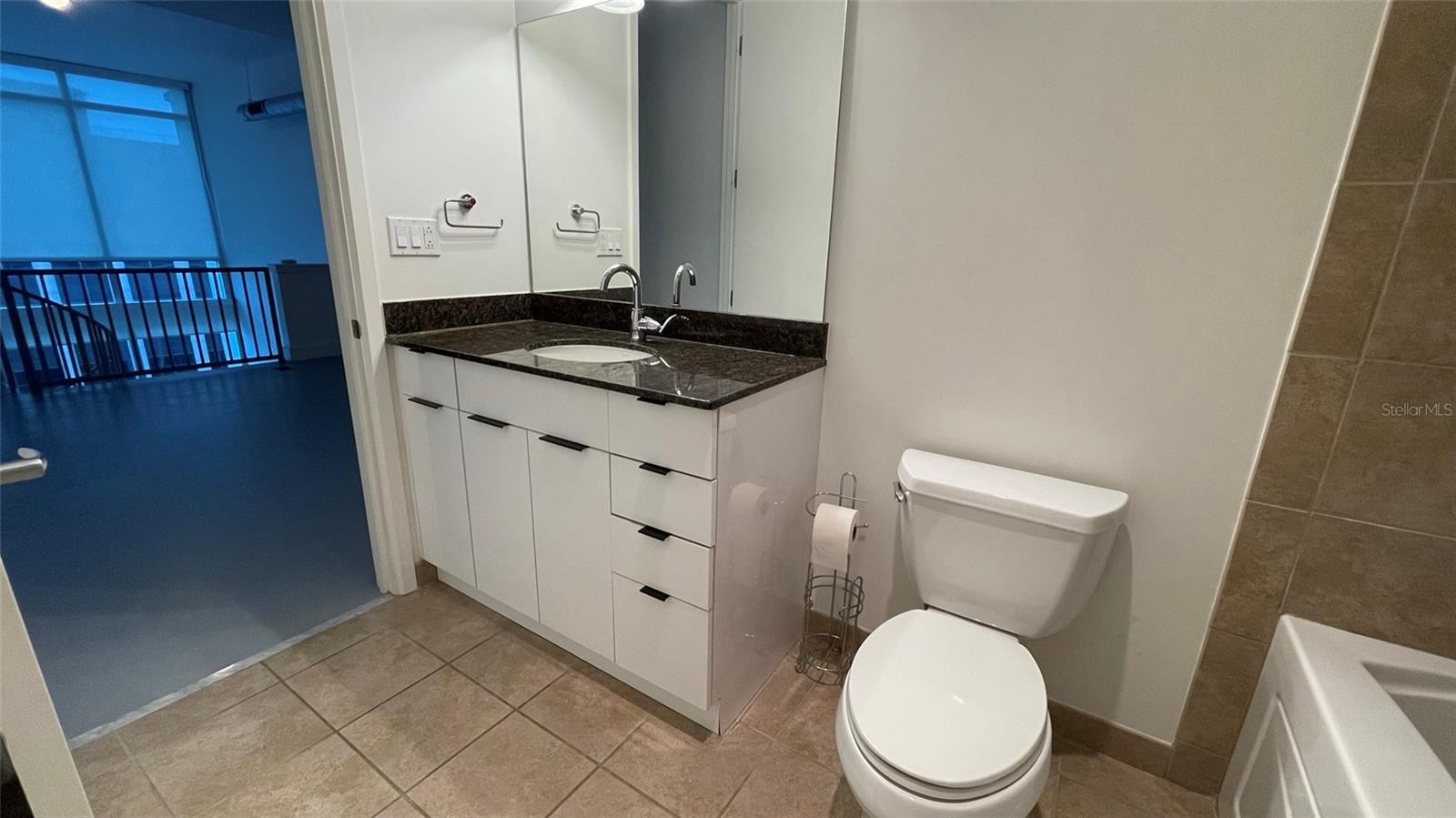 Image 37 of 46 For 150 Robinson Street 1423