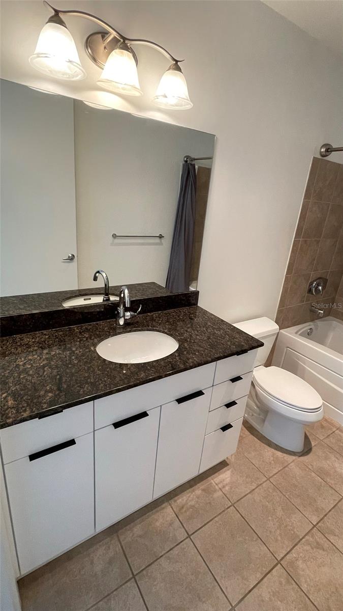 Image 38 of 46 For 150 Robinson Street 1423