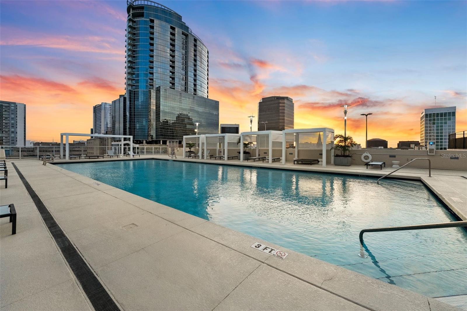 Image 42 of 46 For 150 Robinson Street 1423