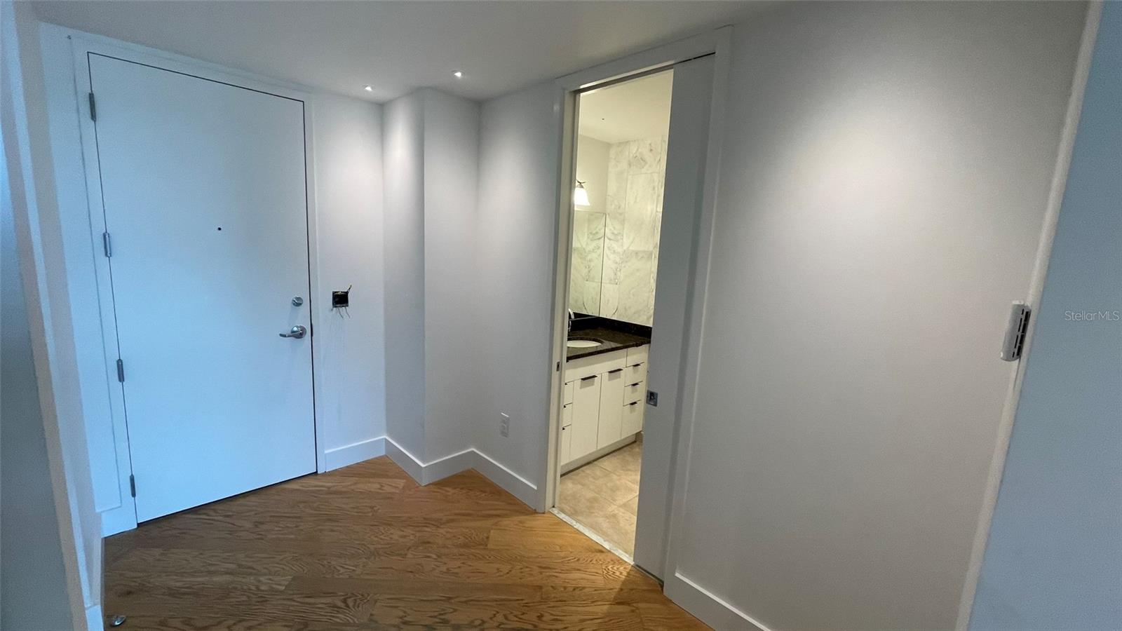 Image 9 of 46 For 150 Robinson Street 1423