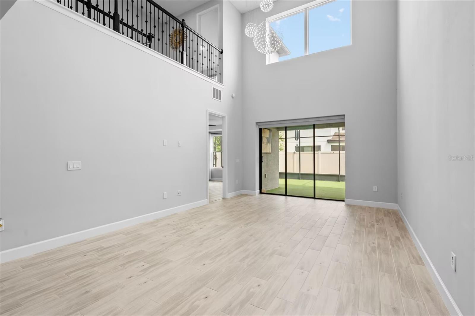 Listing photo id 8 for 1369 Blue Stem Lane