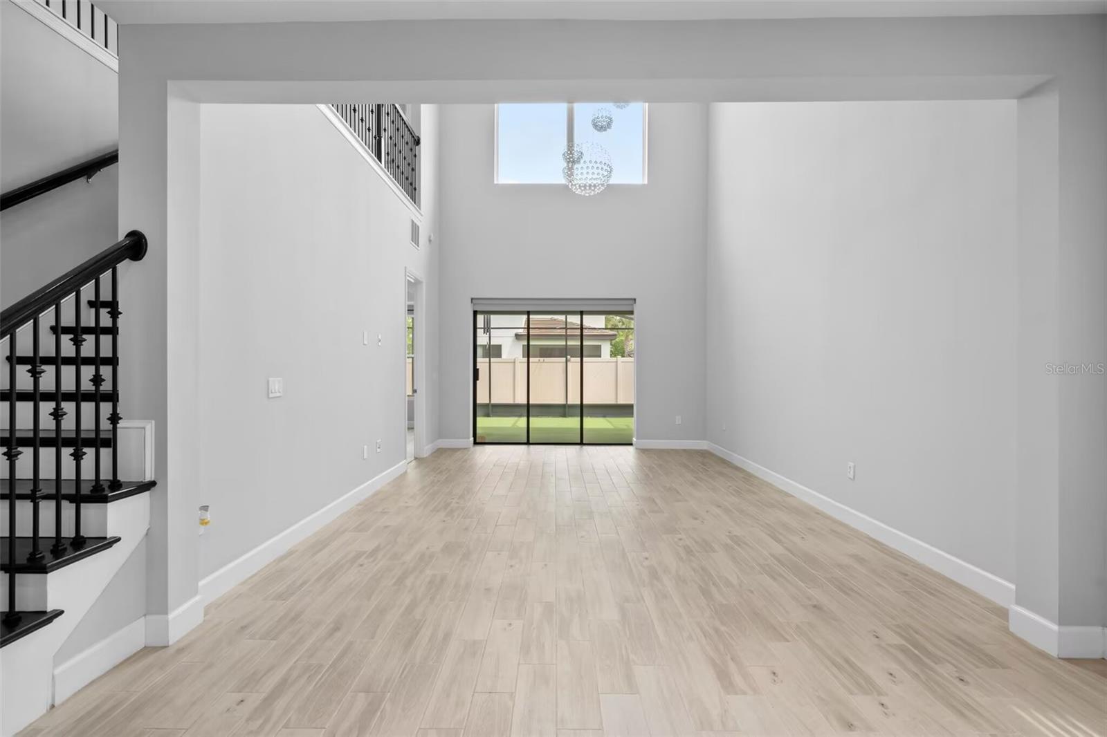 Listing photo id 13 for 1369 Blue Stem Lane