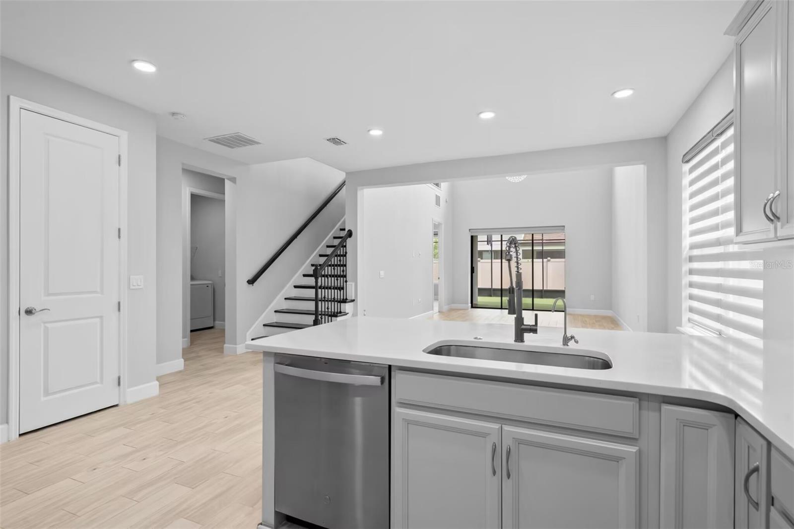 Listing photo id 15 for 1369 Blue Stem Lane