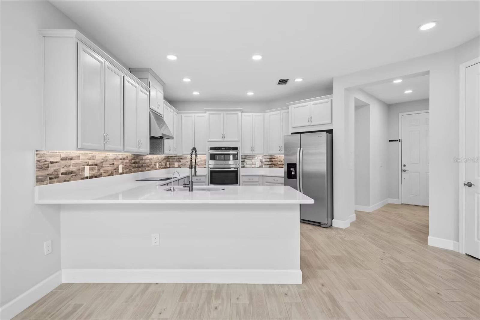 Listing photo id 17 for 1369 Blue Stem Lane