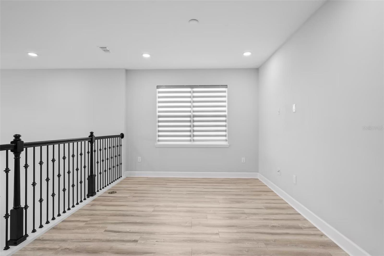 Listing photo id 32 for 1369 Blue Stem Lane