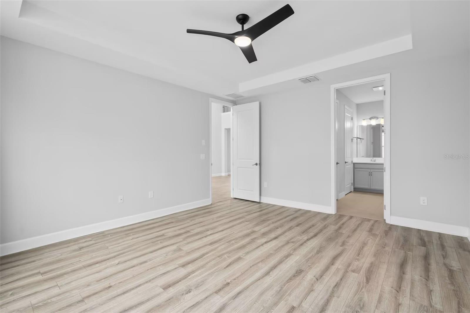 Listing photo id 35 for 1369 Blue Stem Lane