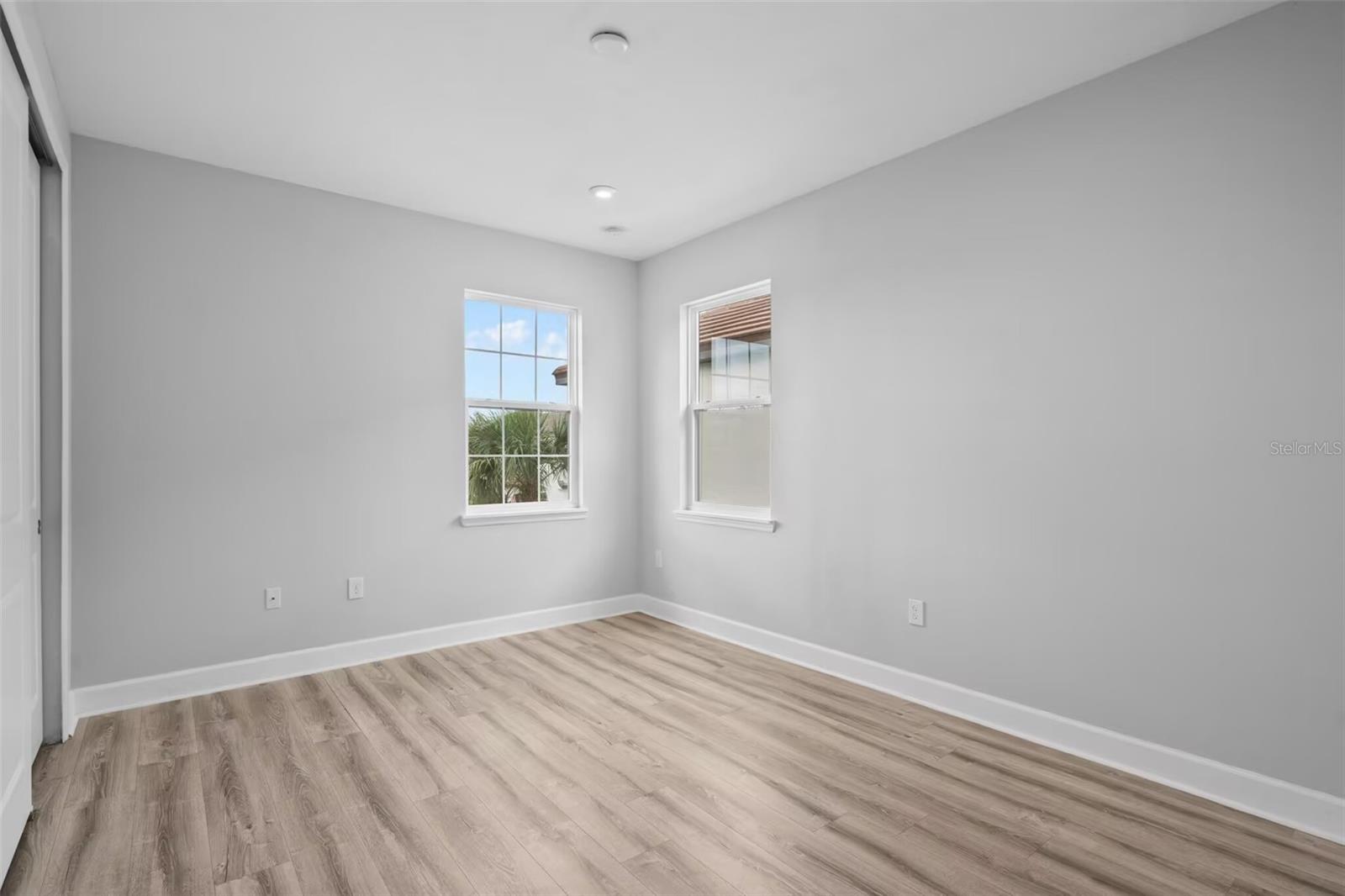 Listing photo id 39 for 1369 Blue Stem Lane