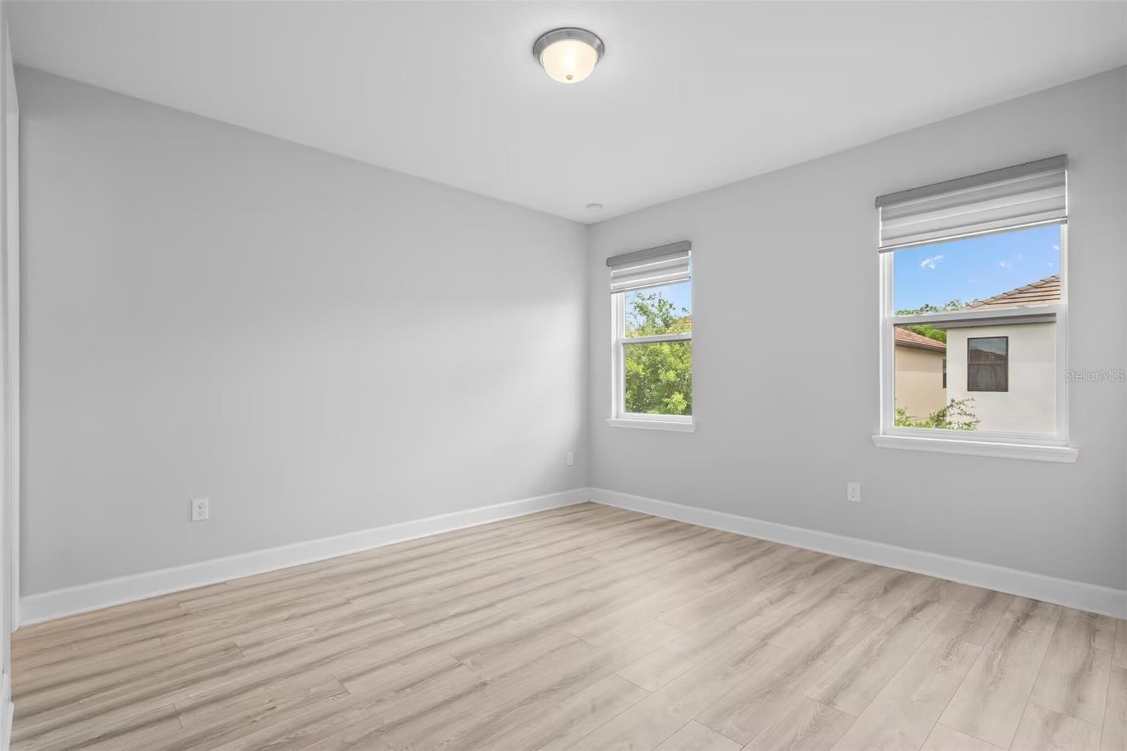 Listing photo id 40 for 1369 Blue Stem Lane