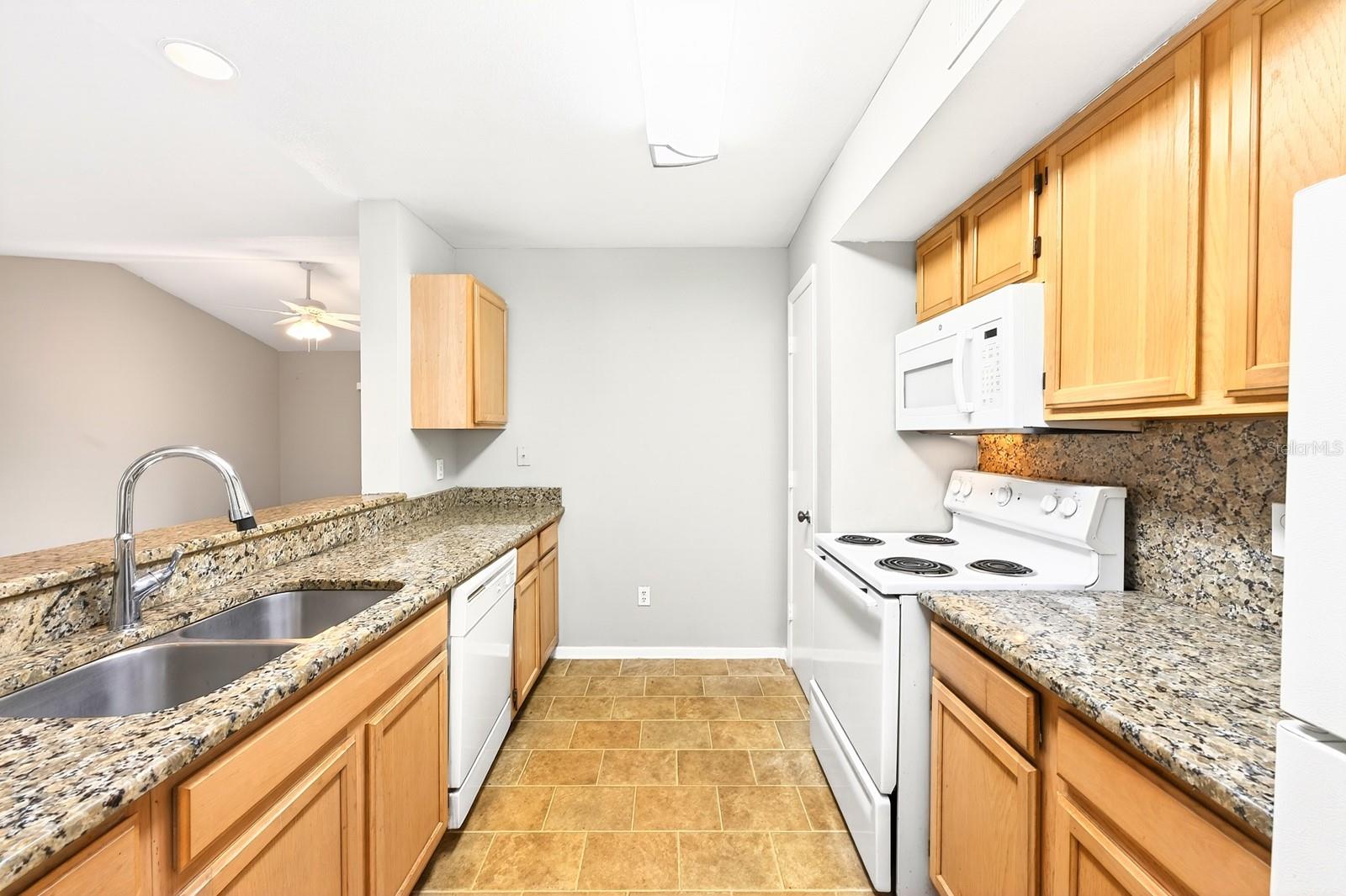 Image 4 of 27 For 474 Pin Oak Place 308