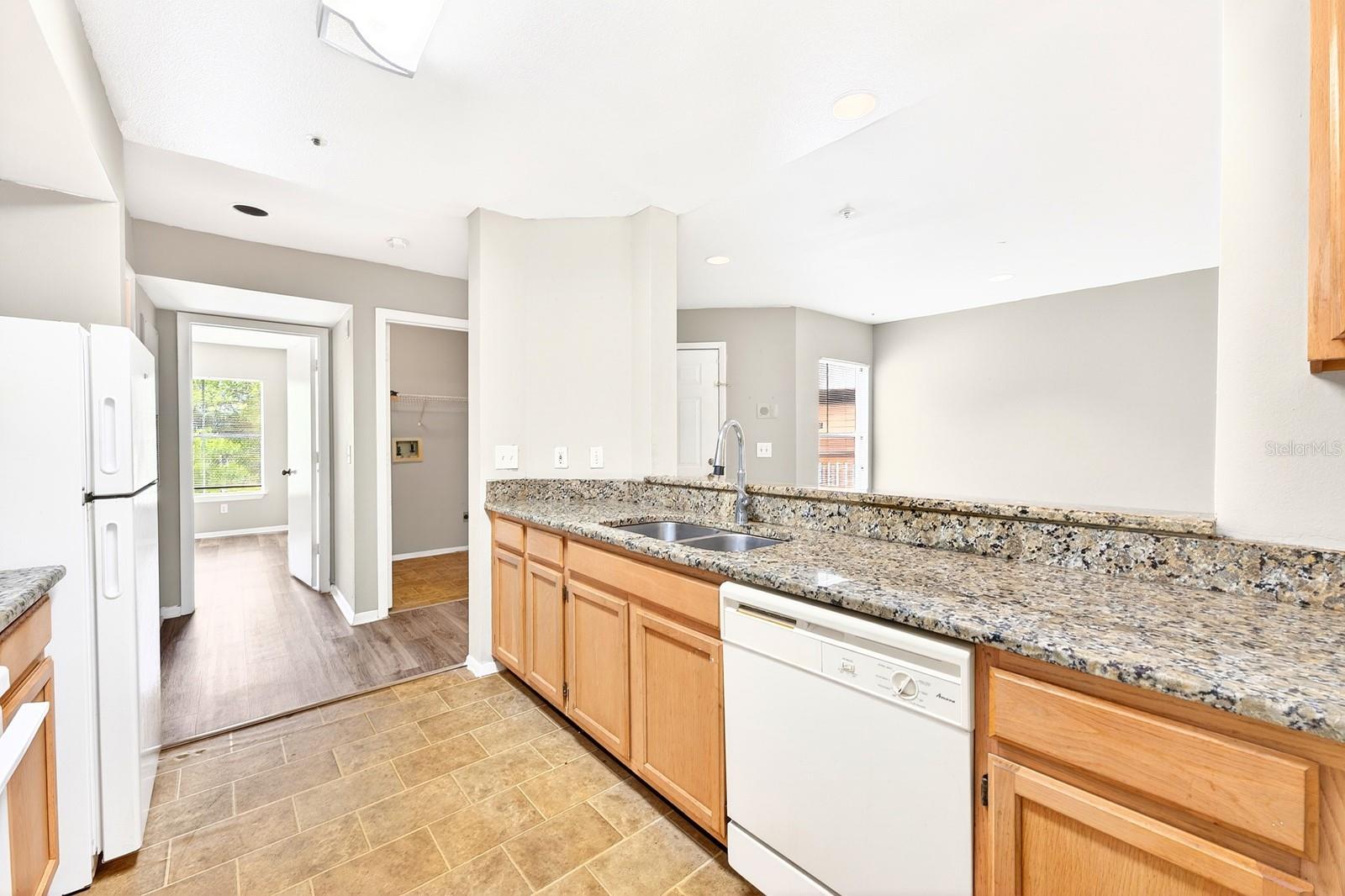 Image 5 of 27 For 474 Pin Oak Place 308