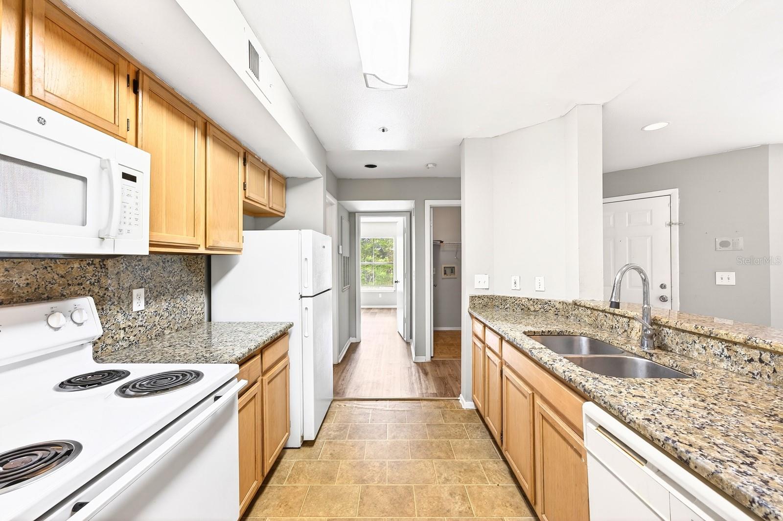 Image 6 of 27 For 474 Pin Oak Place 308