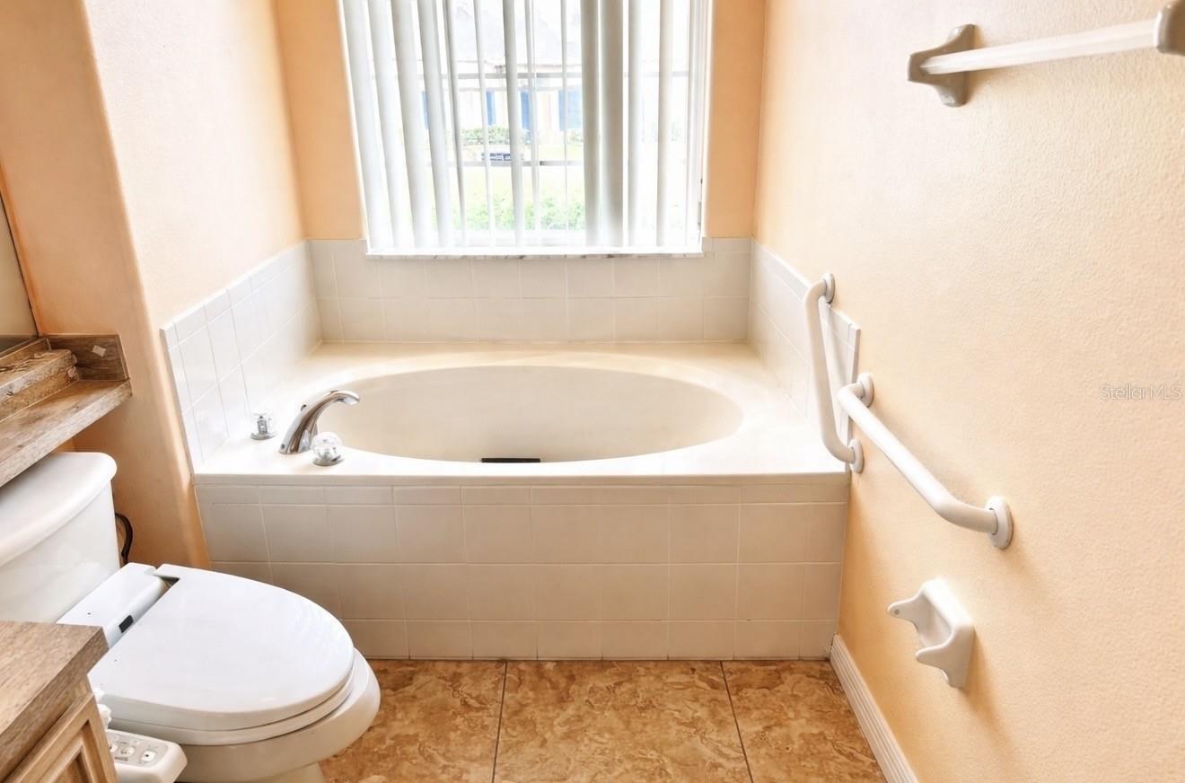 Image 10 of 16 For 2082 Island Walk Drive