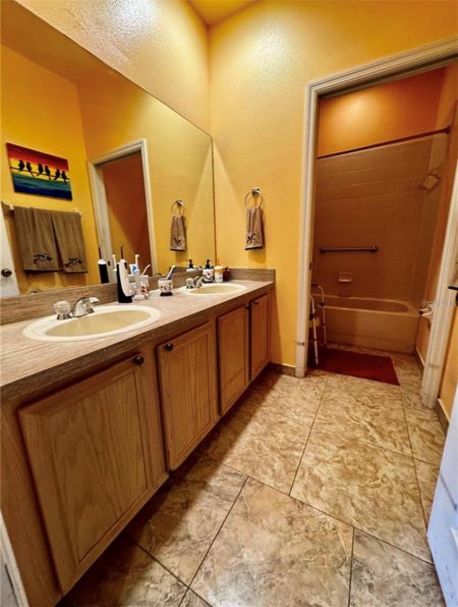 Image 14 of 16 For 2082 Island Walk Drive