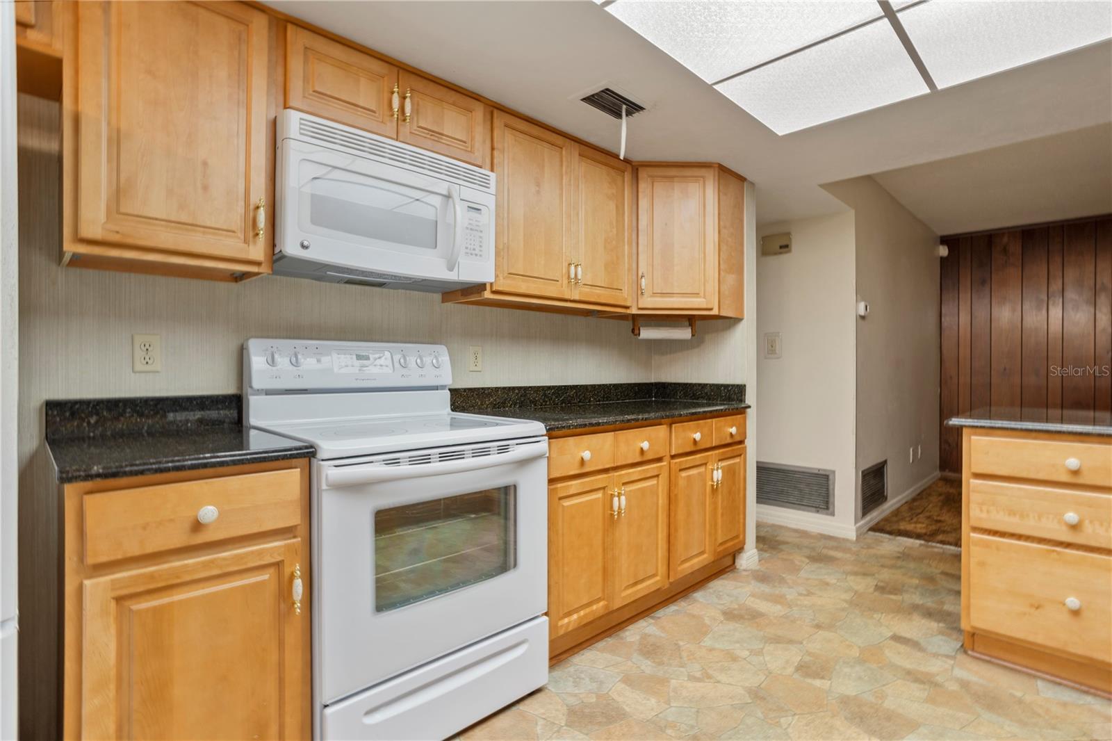 Image 5 of 30 For 7529 Village Green Drive