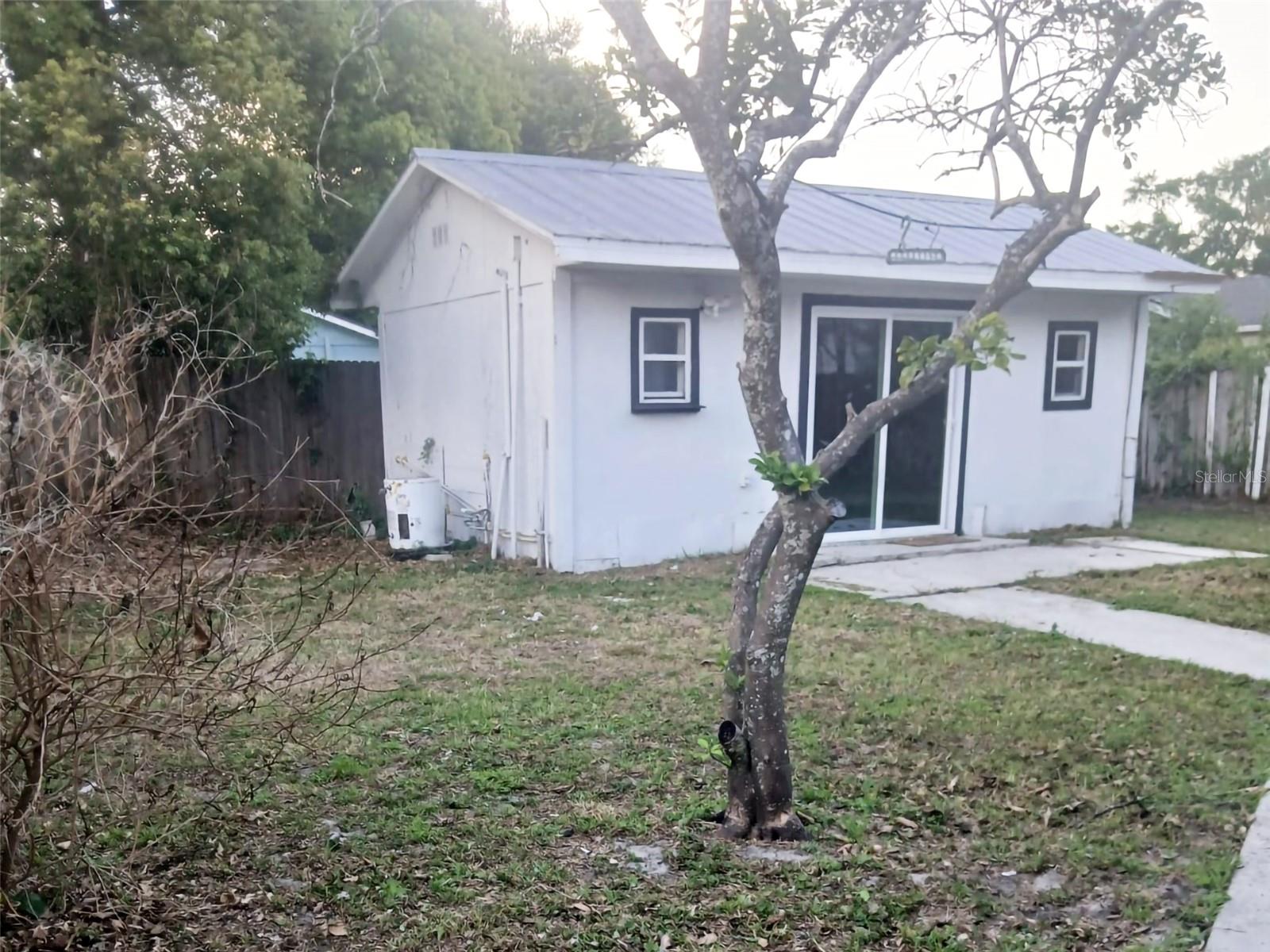 Image 12 of 12 For 2011 Cornell Avenue 3