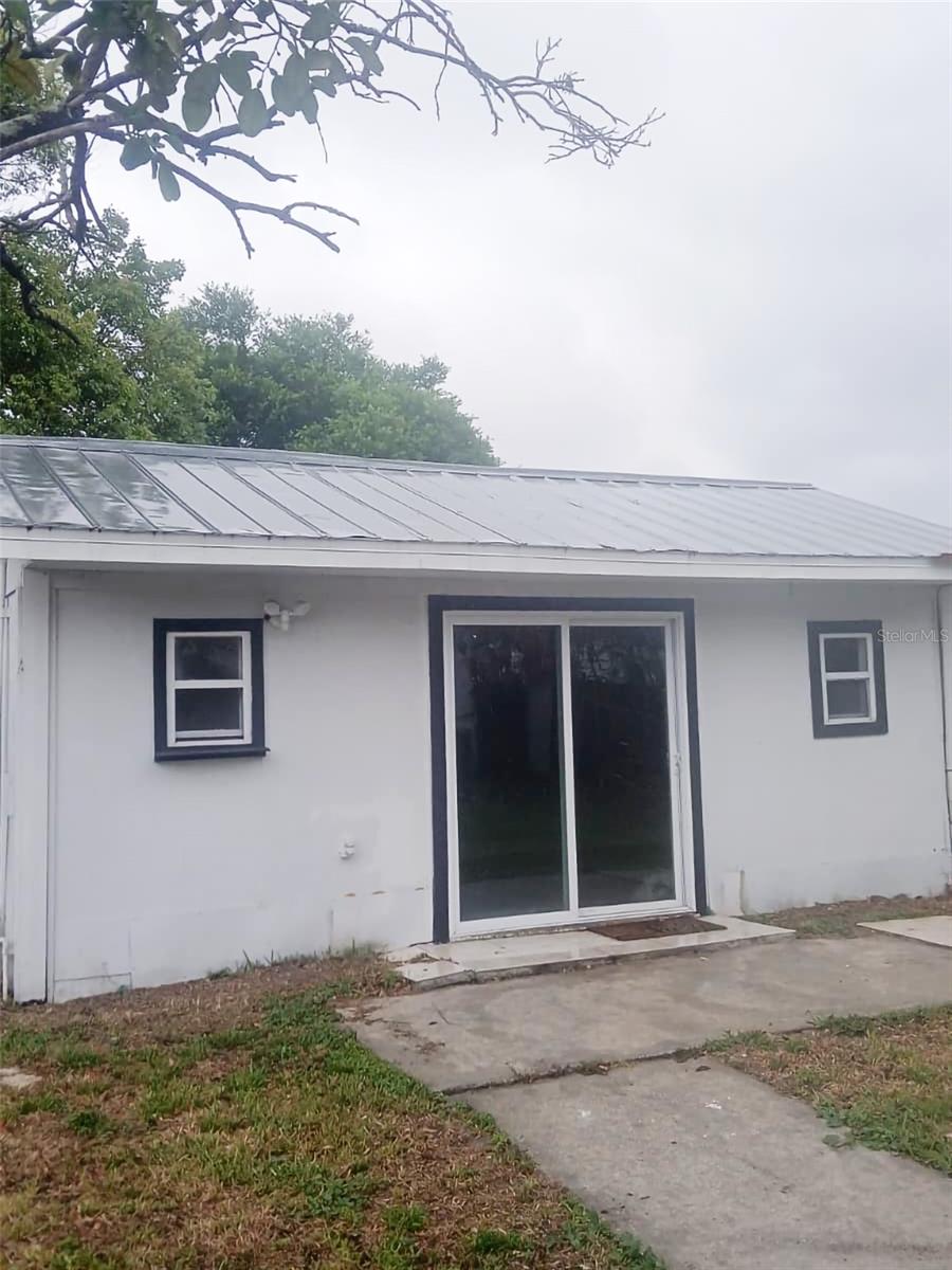 Image 2 of 12 For 2011 Cornell Avenue 3