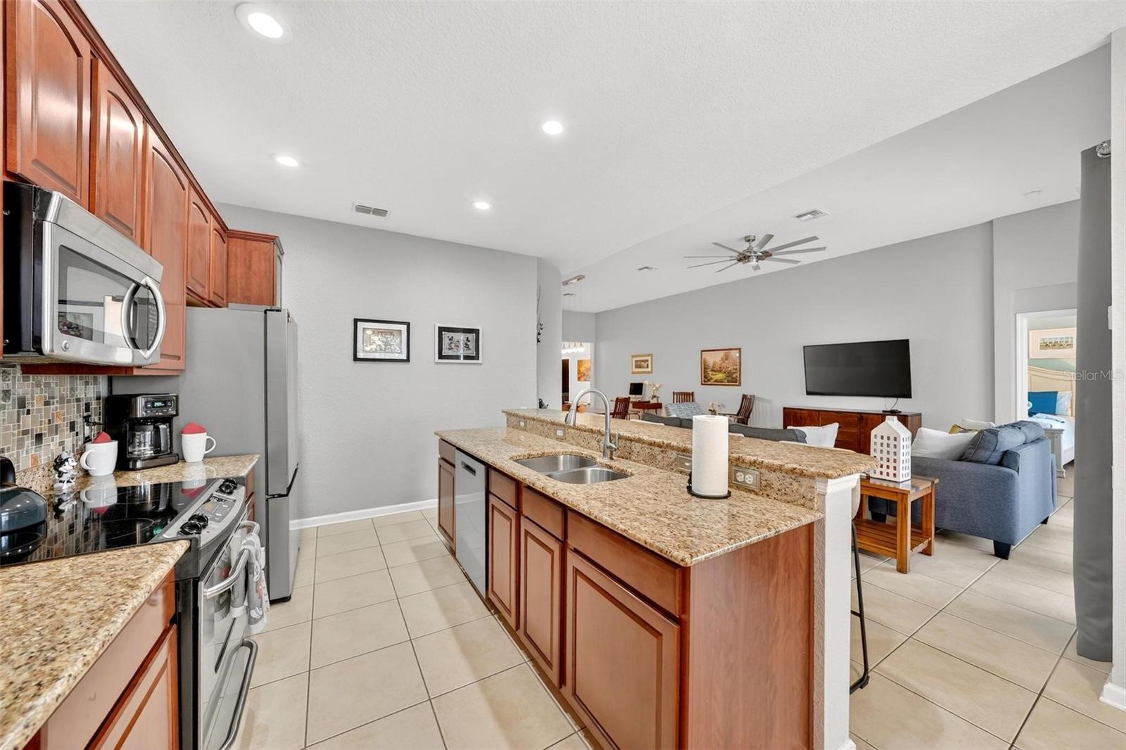 Image 17 of 74 For 7755 Grassendale Street