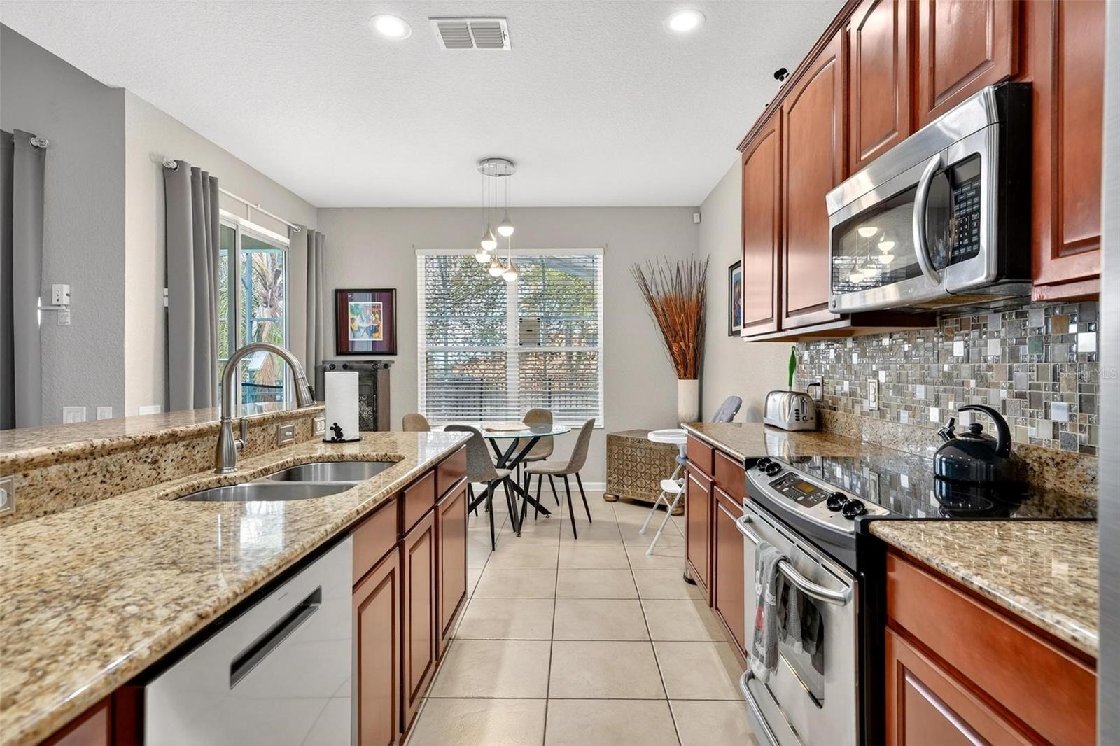 Image 18 of 74 For 7755 Grassendale Street