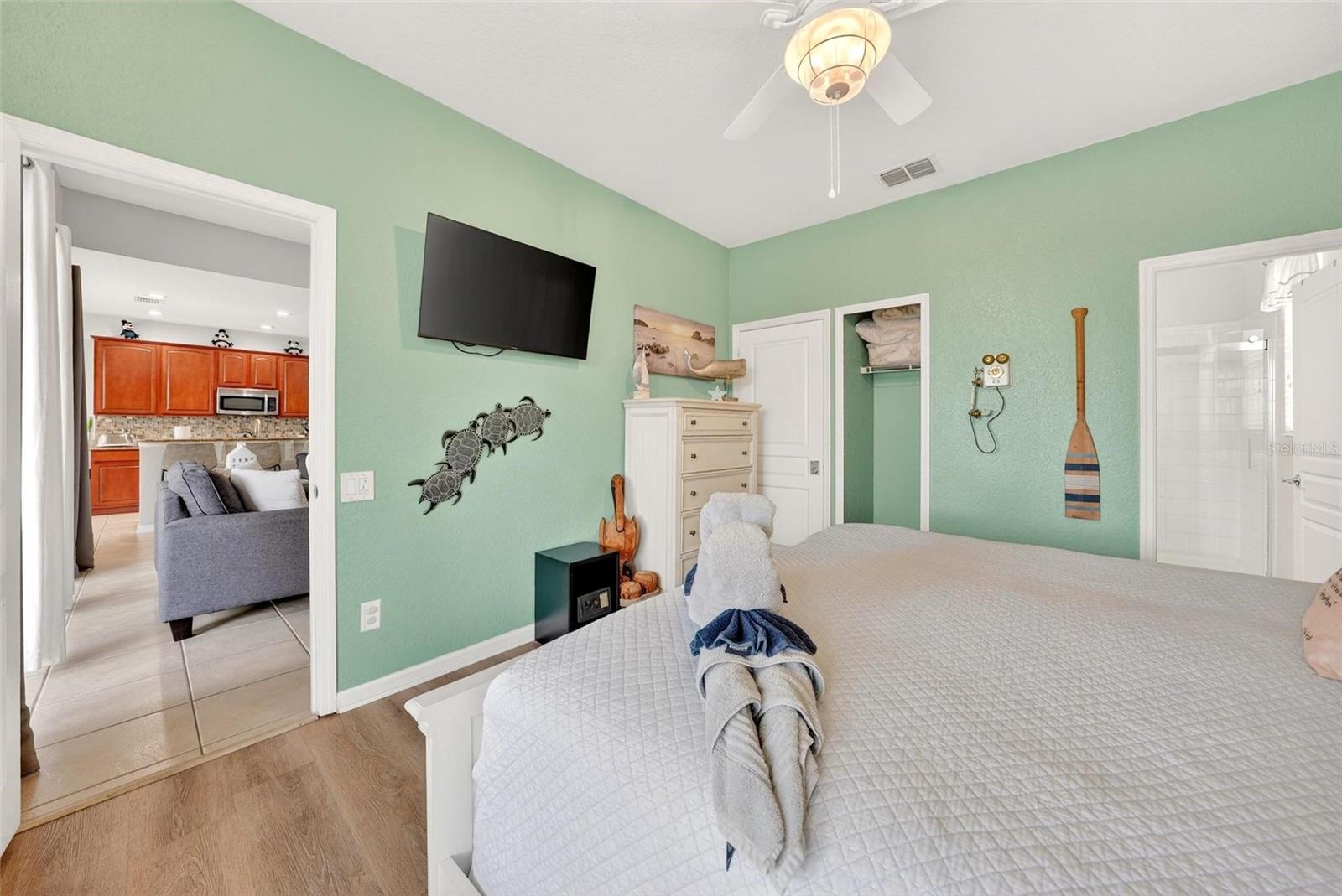 Image 24 of 74 For 7755 Grassendale Street