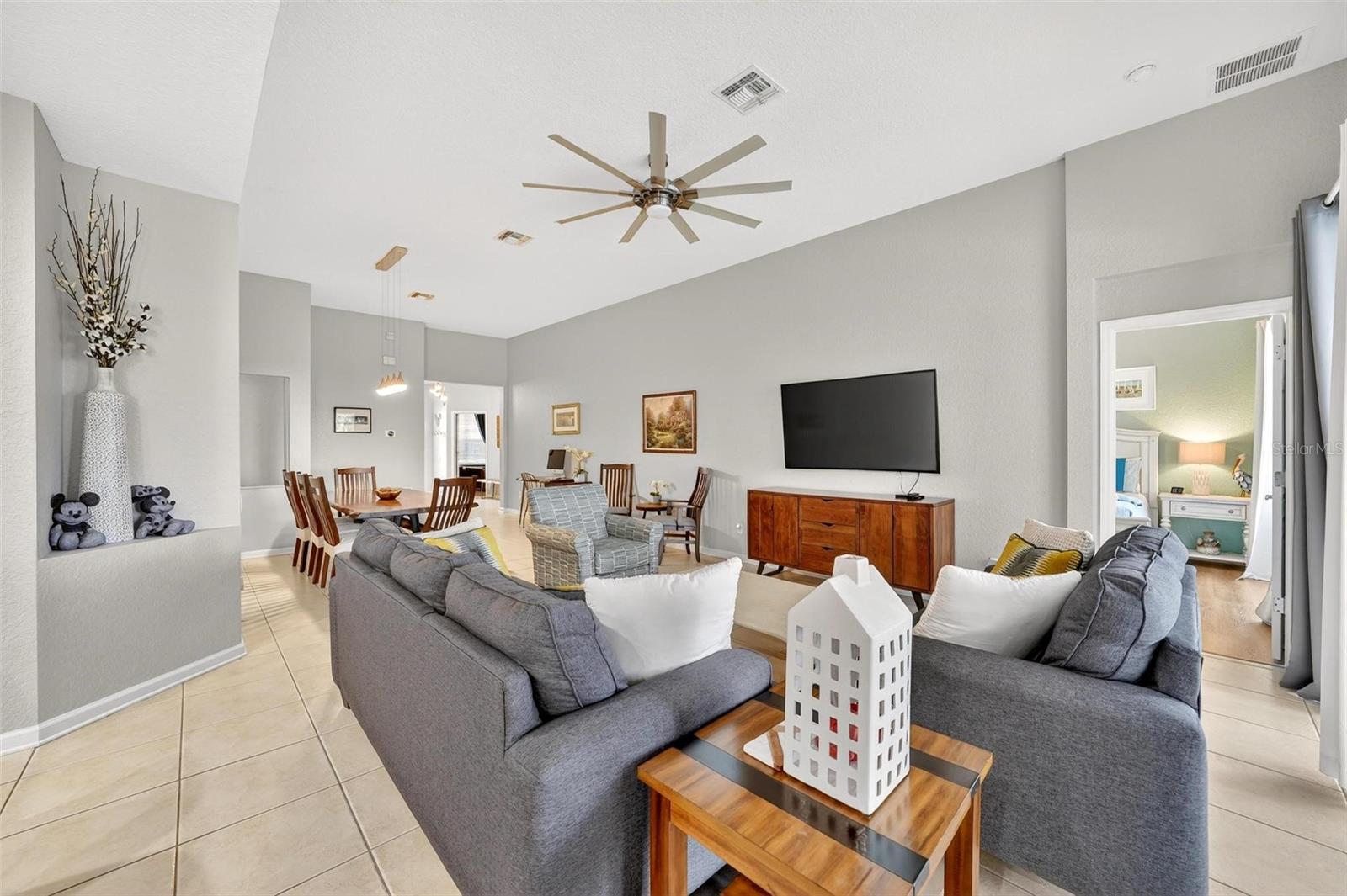 Image 8 of 74 For 7755 Grassendale Street