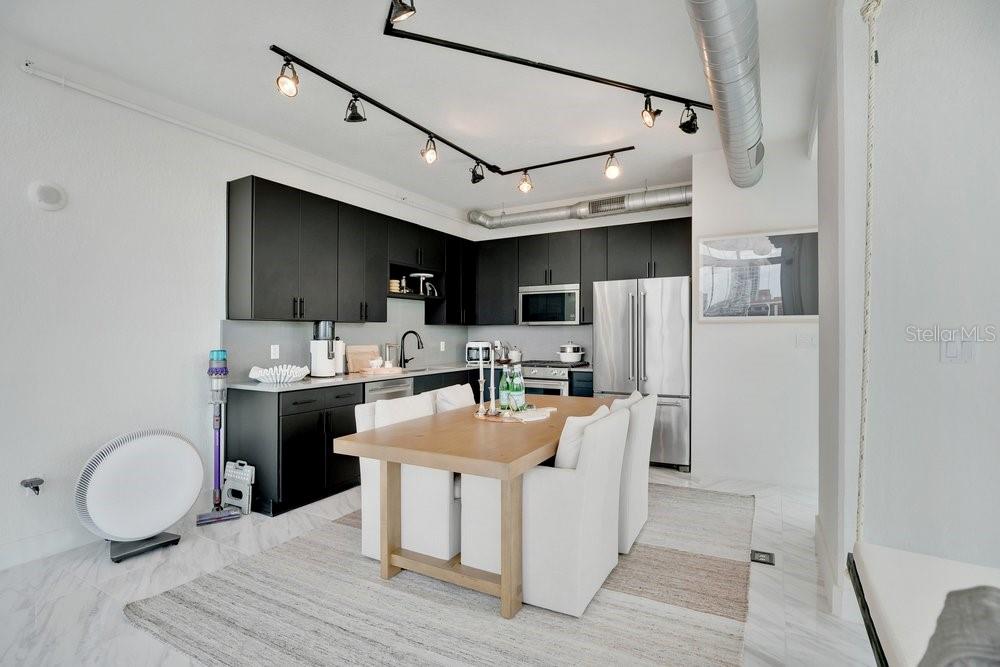 Image 11 of 36 For 150 Robinson Street 802