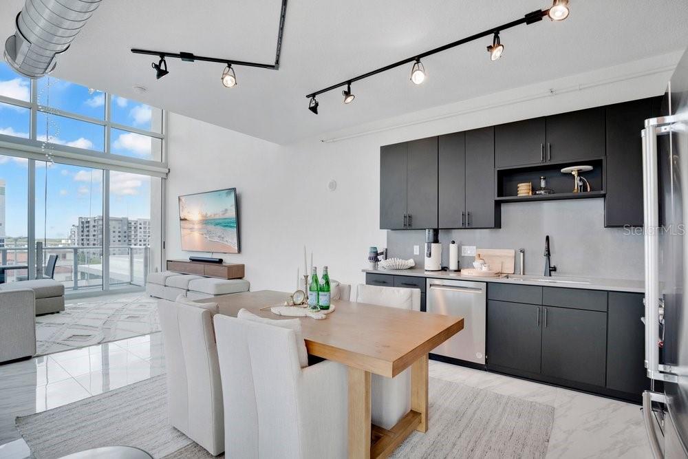 Image 13 of 36 For 150 Robinson Street 802