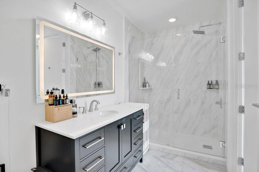 Image 18 of 36 For 150 Robinson Street 802