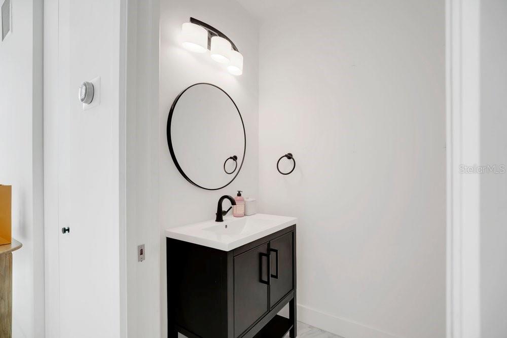 Image 23 of 36 For 150 Robinson Street 802