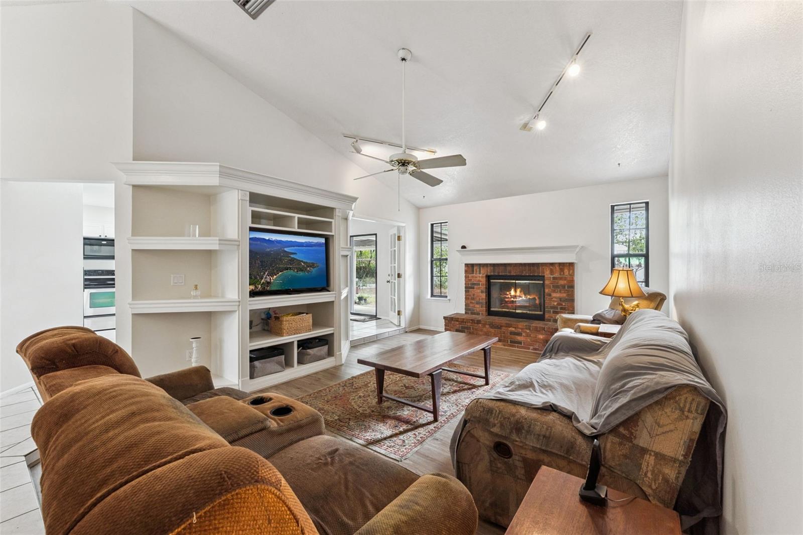 Image 10 of 47 For 251 Avenue E