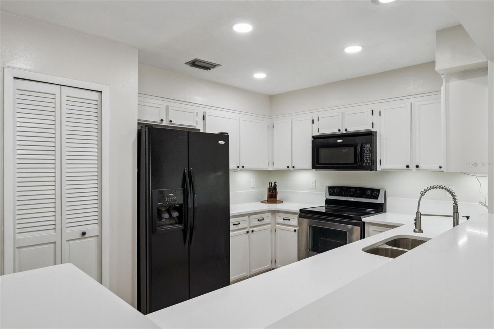 Image 14 of 47 For 251 Avenue E