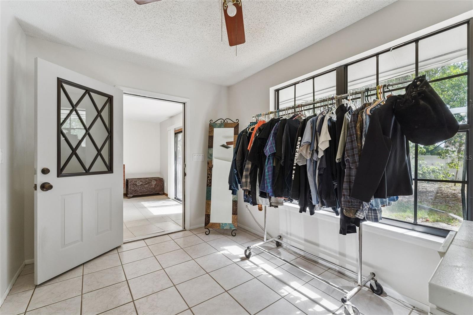 Image 22 of 47 For 251 Avenue E