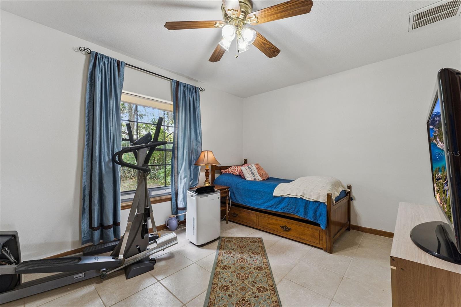 Image 26 of 47 For 251 Avenue E