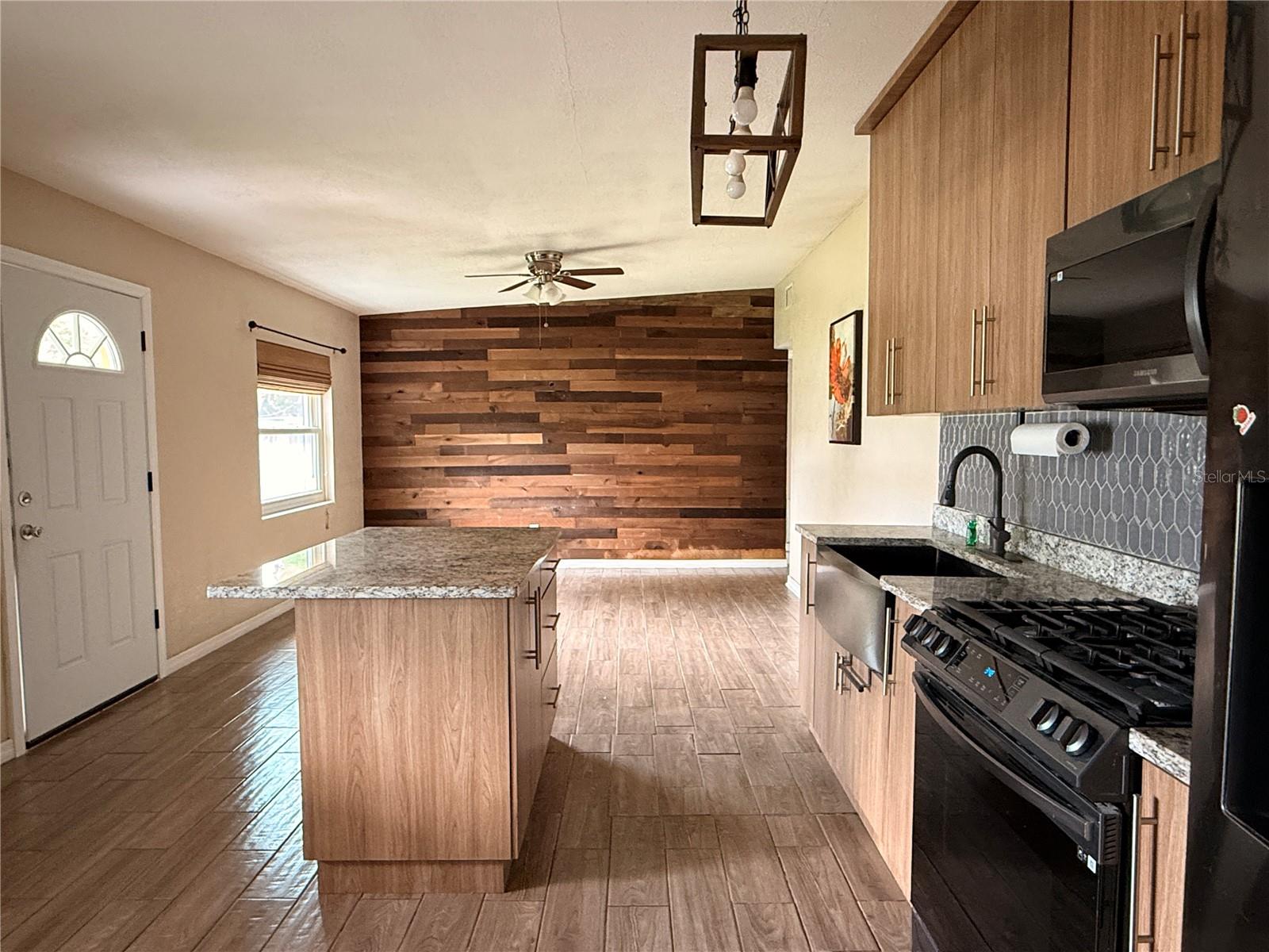 Image 6 of 23 For 201 Bradshaw Drive