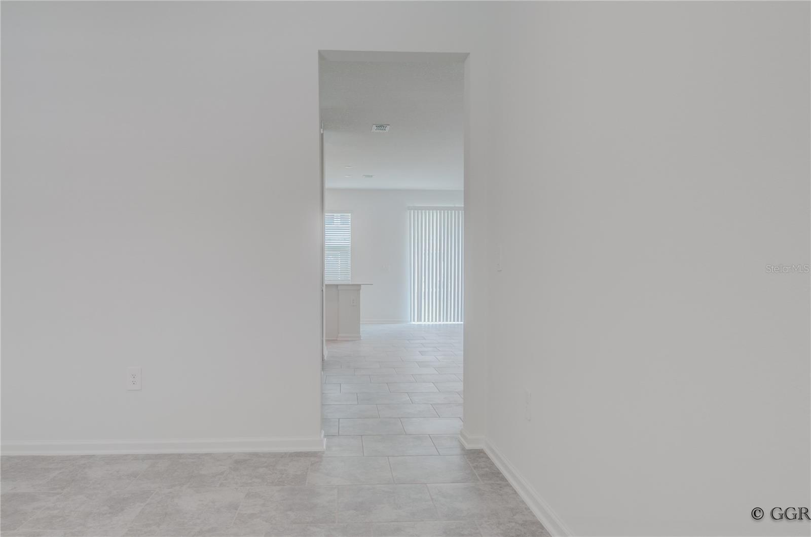 Image 13 of 44 For 3290 Laurent Loop